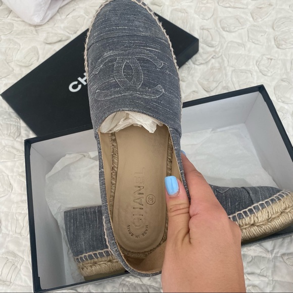 Chanel Espadrille Flats. - Picture 2 of 5